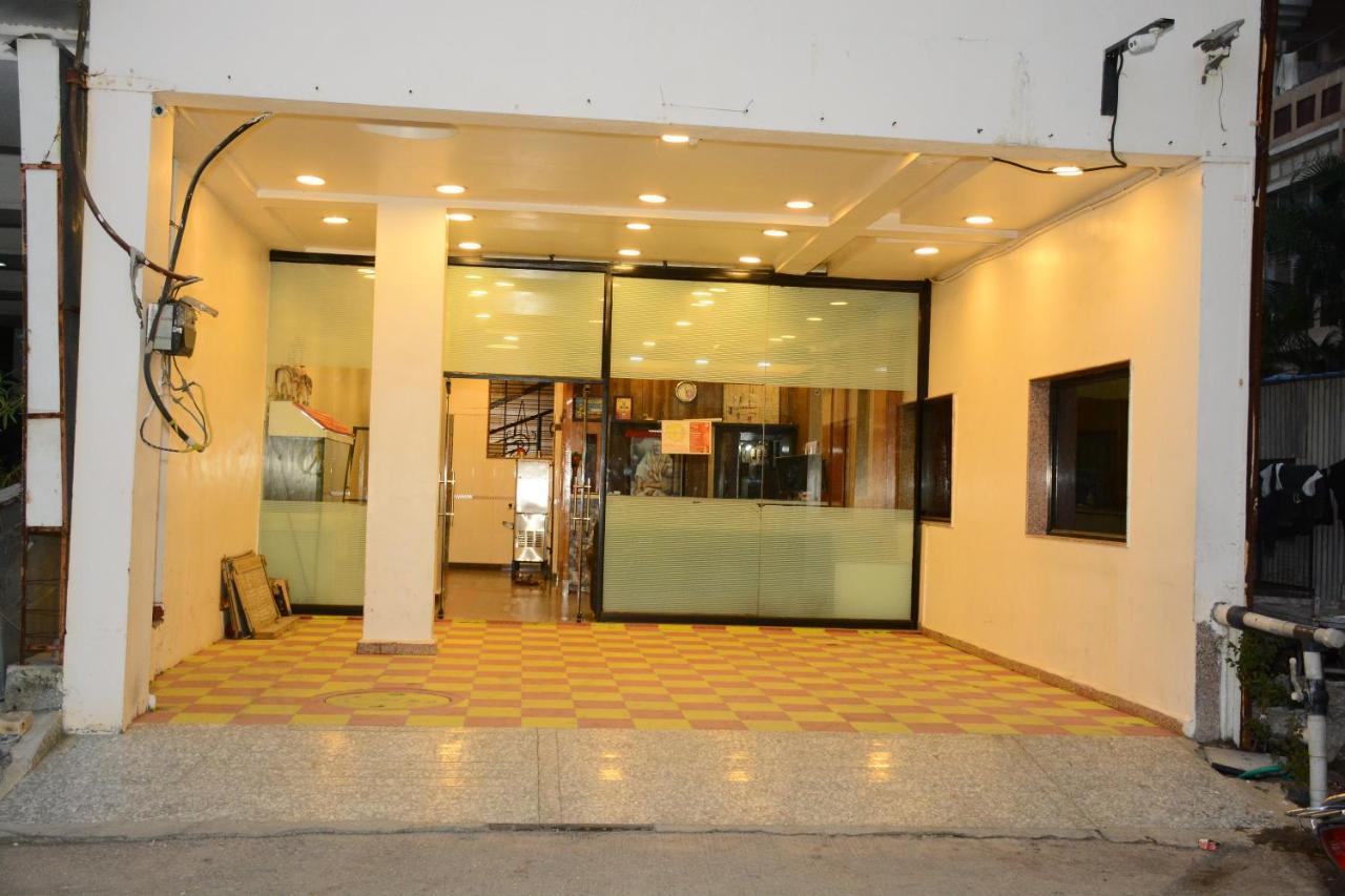 Dwarka Bhavan Hotel Shirdi Exterior foto